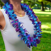 Stylish Single Blue Orchid Lei featuring 100 Thai Dendrobium orchids. Ideal for weddings, graduations, and beach parties, this lei offers a vibrant, fresh floral accessory that makes a memorable statement.
