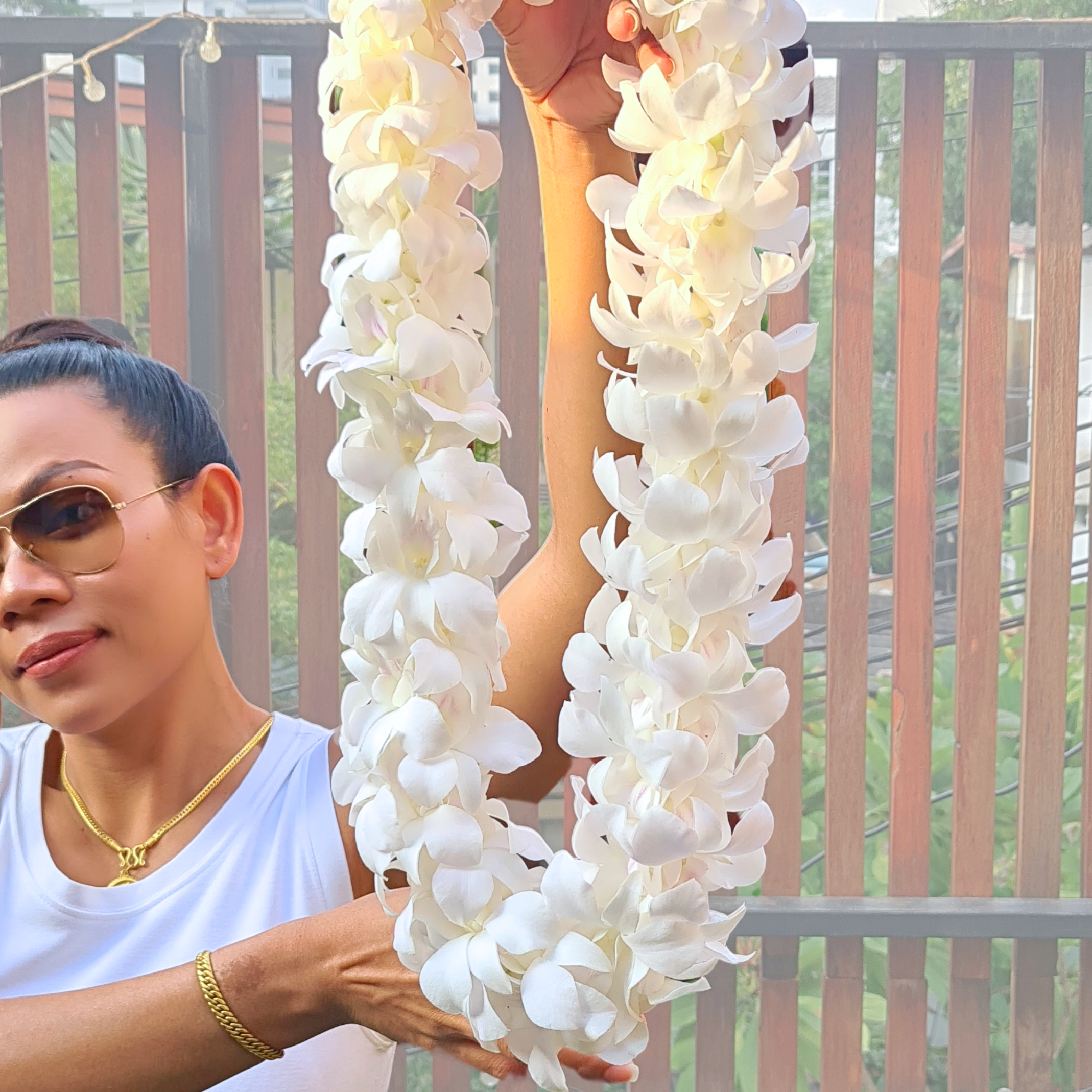 🌺 White Thai Orchid Lei – Fresh Double Strand Lei with 100+ Premium Dendrobium Blooms | Perfect for Weddings, Tropical Events, and Graduations 🌴