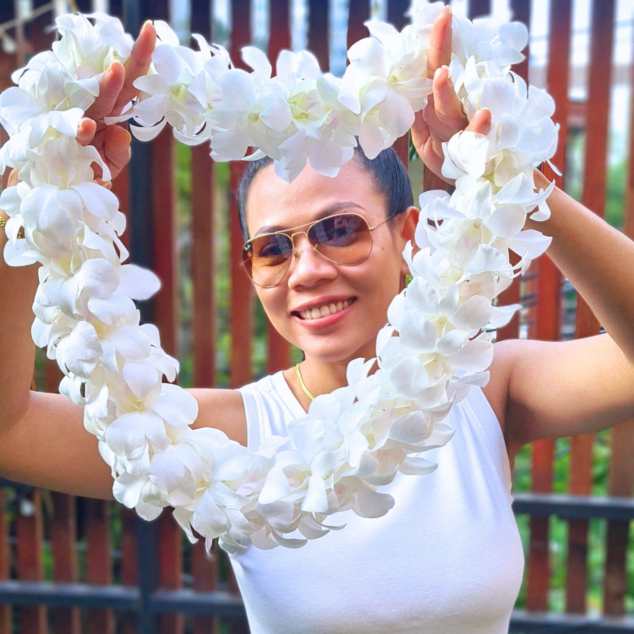 🌺 White Thai Orchid Lei – Fresh Double Strand Lei with 100+ Premium Dendrobium Blooms | Perfect for Weddings, Tropical Events, and Graduations 🌴