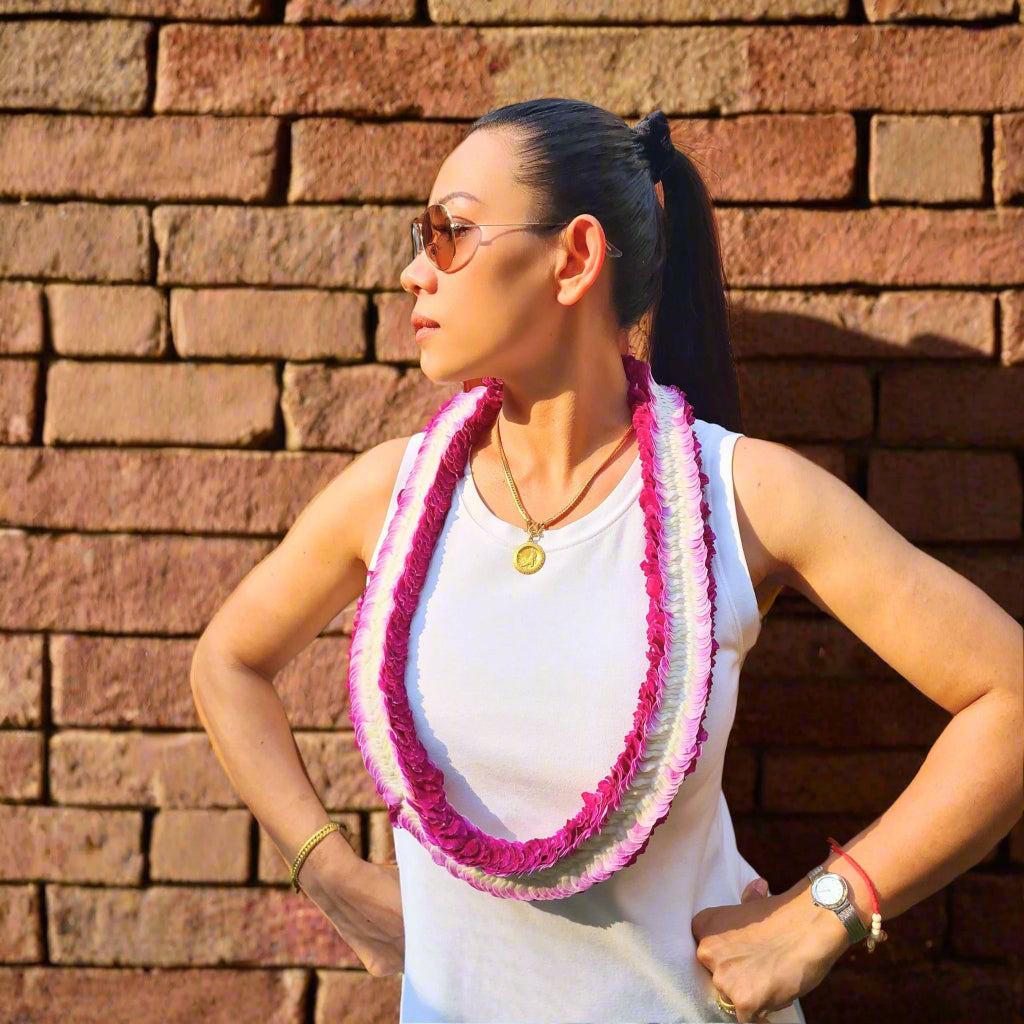  Crimson & White Orchid Lei – The Crimson Dream Lei is a luxurious, handcrafted floral necklace featuring a rare double-braided design. Woven from hundreds of fresh orchids, this durable and elegant lei is flown fresh from Thailand. Perfect for graduations, luaus, beach weddings, and milestone celebrations, this floral garland stands out as a bold and sophisticated tropical accessory.