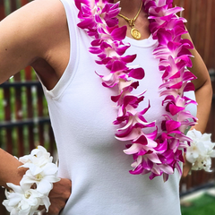 Single Purple Orchid Lei featuring 55 high-quality Dendrobium orchids. Ideal for weddings, tropical parties, and beach events, this lei is crafted from fresh Thai orchids for a vibrant, eye-catching accessory.