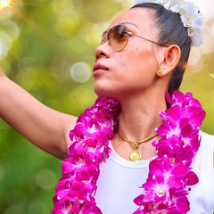 Elegant Double Purple Orchid Lei with 100 fresh Dendrobium Thai orchids. Strong and durable, this lei is ideal for various events, including weddings, graduations, and tropical-themed parties. Freshly flown in weekly for vibrant, long-lasting appeal. 