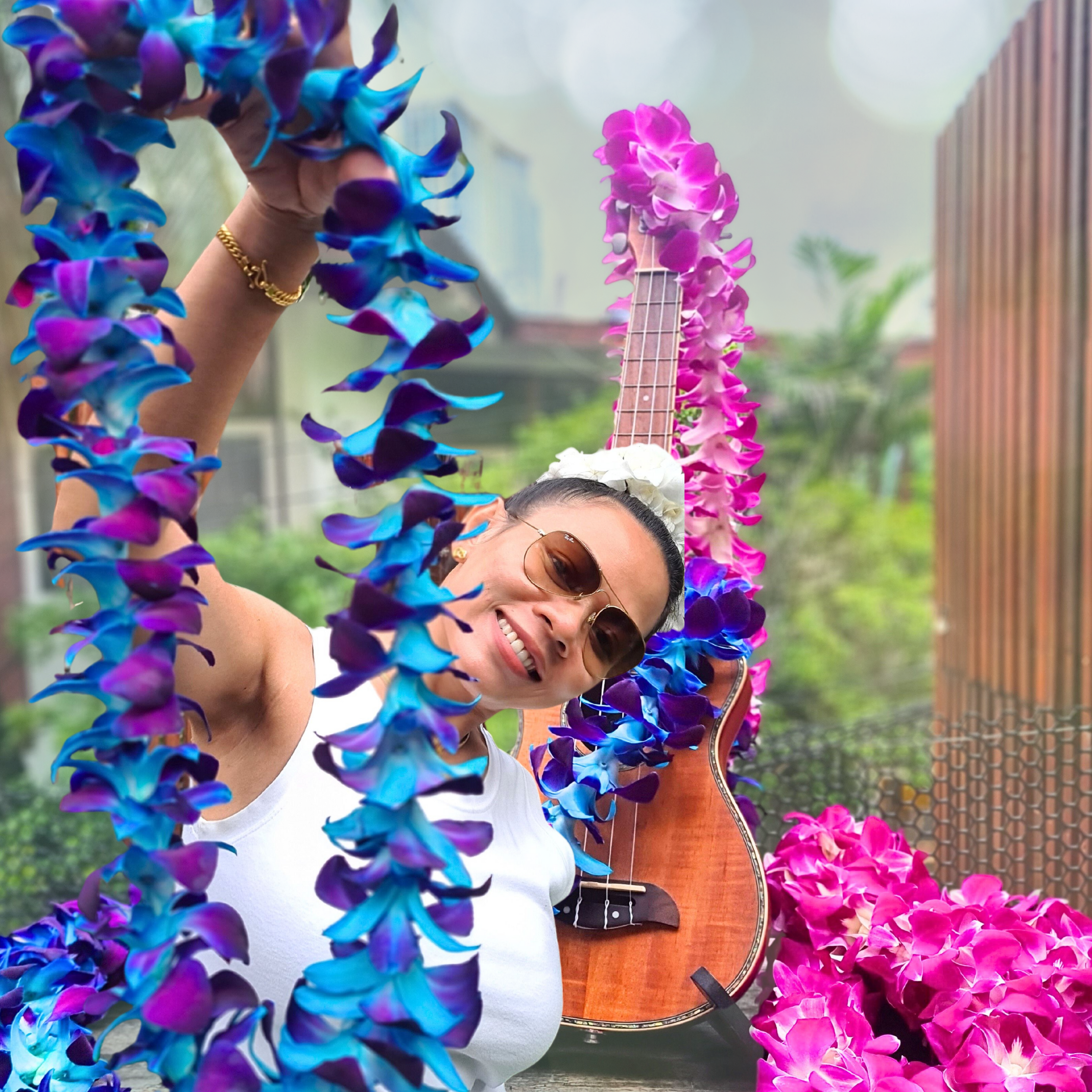 Exquisite Single Blue Orchid Lei with 100 high-quality Dendrobium blooms. Perfect for tropical parties, weddings, and graduations, this lei is made from fresh Thai orchids